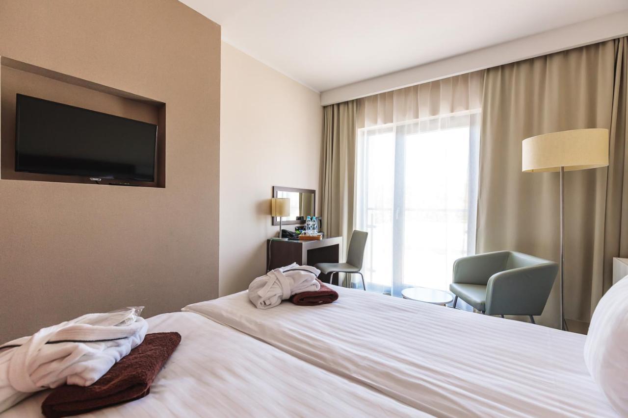 Antoninska 4*