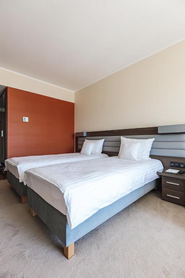 Antoninska 4*